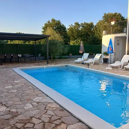 Sveta Obitelj Διαμέρισμα *